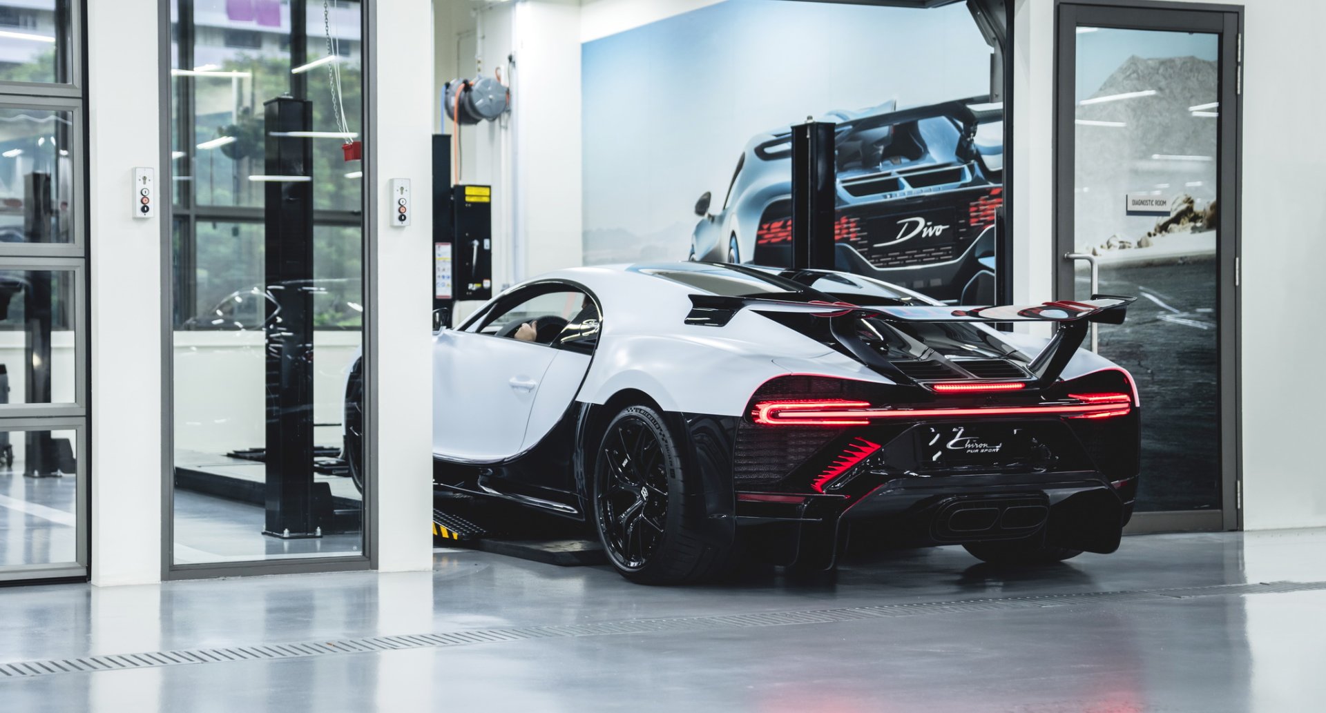 Bugatti เปิดโชว์รูมแห่งแรกในสิงคโปร์ ยั่วเงินมหาเศรษฐีโซนเอเชีย