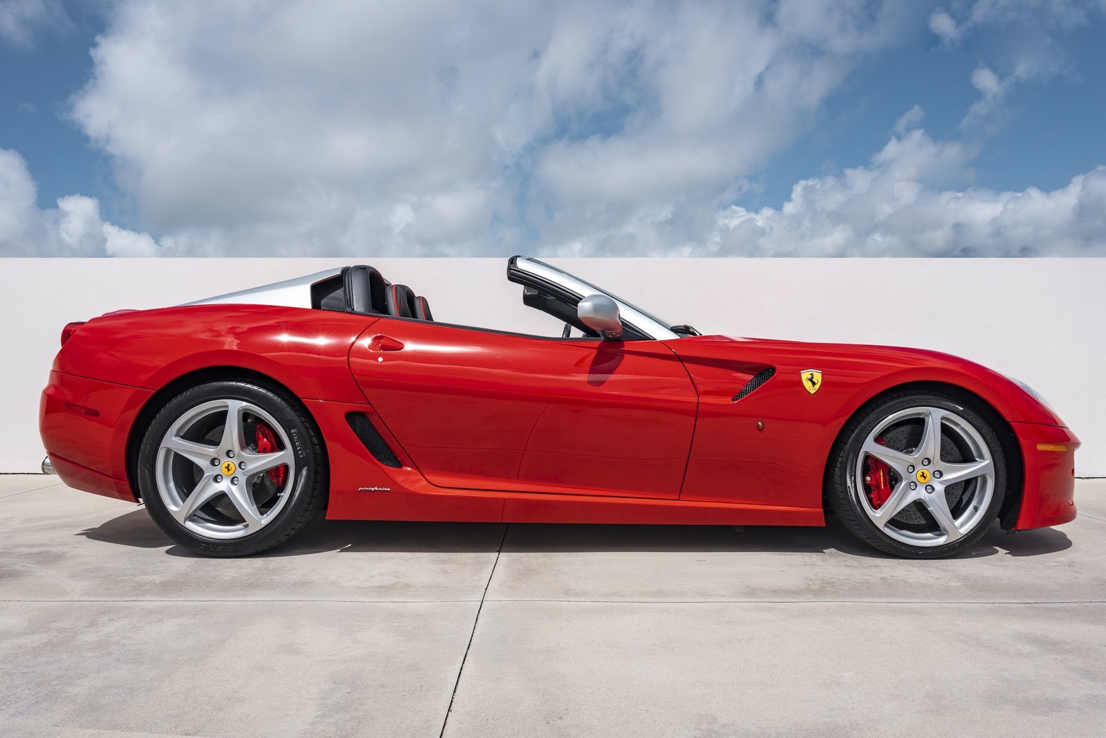 Ferrari 599 SA Aperta ตัวหายาก ถูกตั้งขายไว้เกือบ 1.4 ล้านเหรียญสหรัฐ