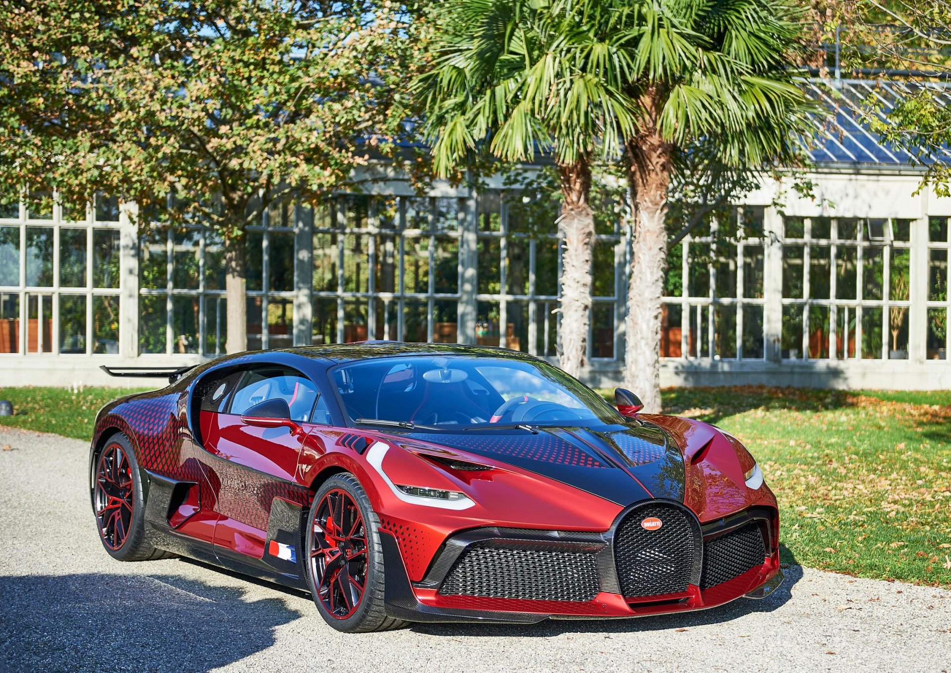 ใช้เวลากว่า 2 ปี จนสมบูรณ์แบบ กับงานสีตัวถังของ Bugatti DIVO คันนี้