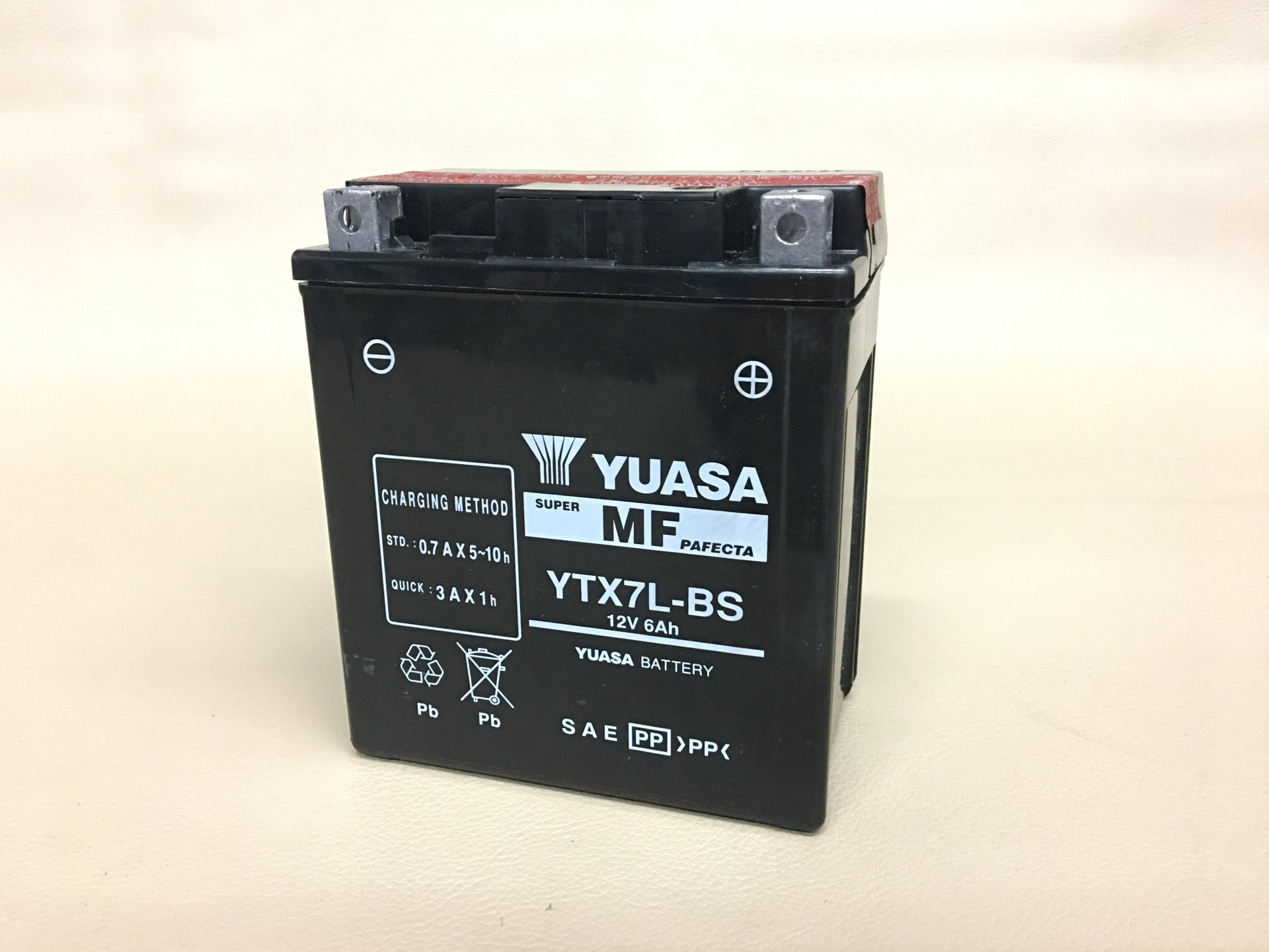 Batterie moto Yuasa 12V 6Ah sans entretien YTX7A-BS / GTX7A-BS