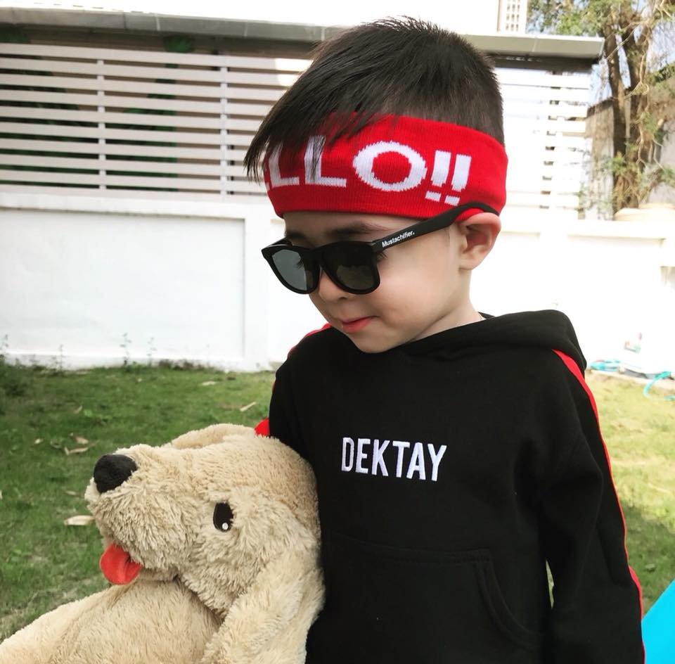 เด็กเท่ ต้องคู่กับแว่นเท่ๆ