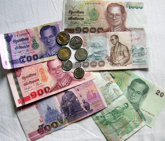 คมดาบซากุระ 2 : เศรษฐกิจไทยในอนาคต โดย ชวินทร์ ลีนะบรรจง และ สุวินัย ภรณวลัย (27 มิถุนายน 2555)