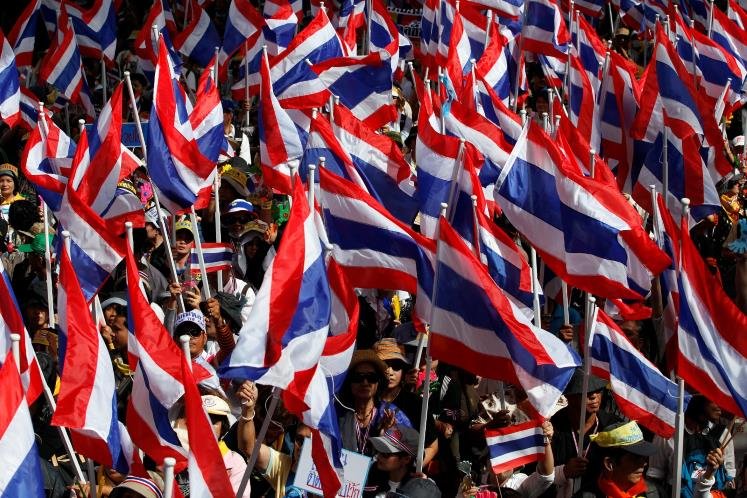 คมดาบซากุระ 2 : นักการเมืองกับการปฏิรูปประเทศไทย โดย ชวินทร์ ลีนะบรรจง และ สุวินัย ภรณวลัย (25 ธันวาคม 2556)