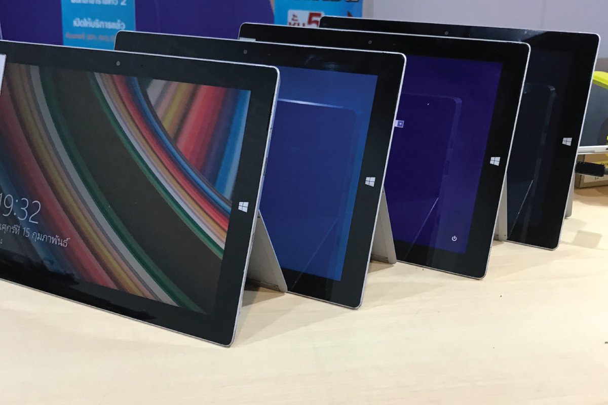 เปลี่ยนพอร์ตชาร์จ Surface 3