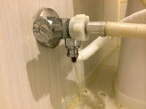 สายน้ำดี , สายน้ำดีใยแก้ว , สายน้ำดีสแตนเลส , สายน้ำดีรั่ว , การเปลี่ยนสายน้ำดี สายน้ำดีสแตนเลสถัก