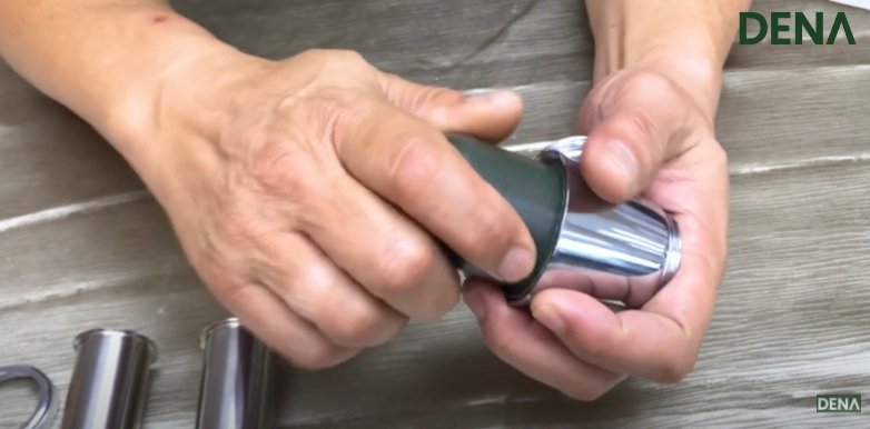 ประกบกระปุ๊กพลาสติกกับปะเก็น ท่อน้ำทิ้ง , ท่อน้ำทิ้งอ่างล้างหน้า , ท่อน้ำทิ้งกระปุก , พีเทป , P-Trap