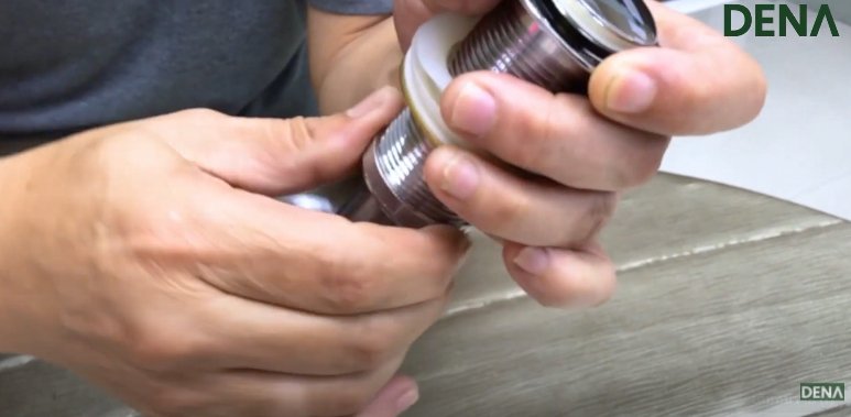 ลองหมุนเกลียวดู ท่อน้ำทิ้ง , ท่อน้ำทิ้งอ่างล้างหน้า , ท่อน้ำทิ้งกระปุก , พีเทป , P-Trap