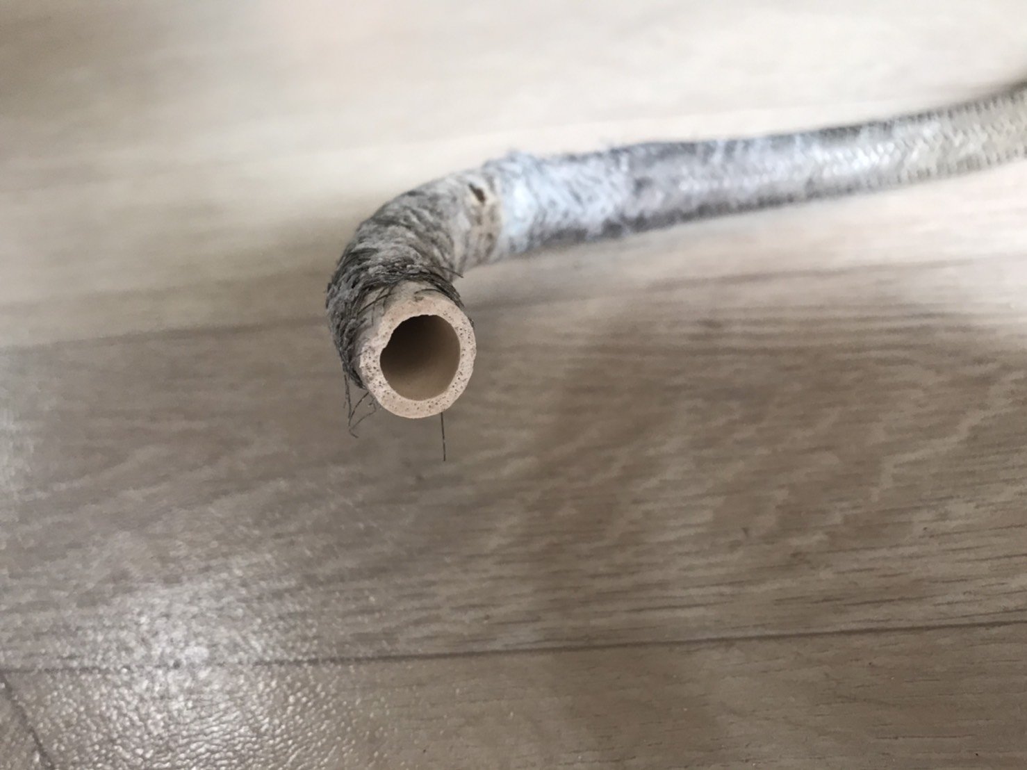 สายน้ำดี , สายน้ำดีใยแก้ว , สายน้ำดีสแตนเลส , สายน้ำดีรั่ว , การเปลี่ยนสายน้ำดี สายน้ำดี สายน้ำดีเสริมใยแก้ว และ สายน้ำดีสแตนเลสถัก