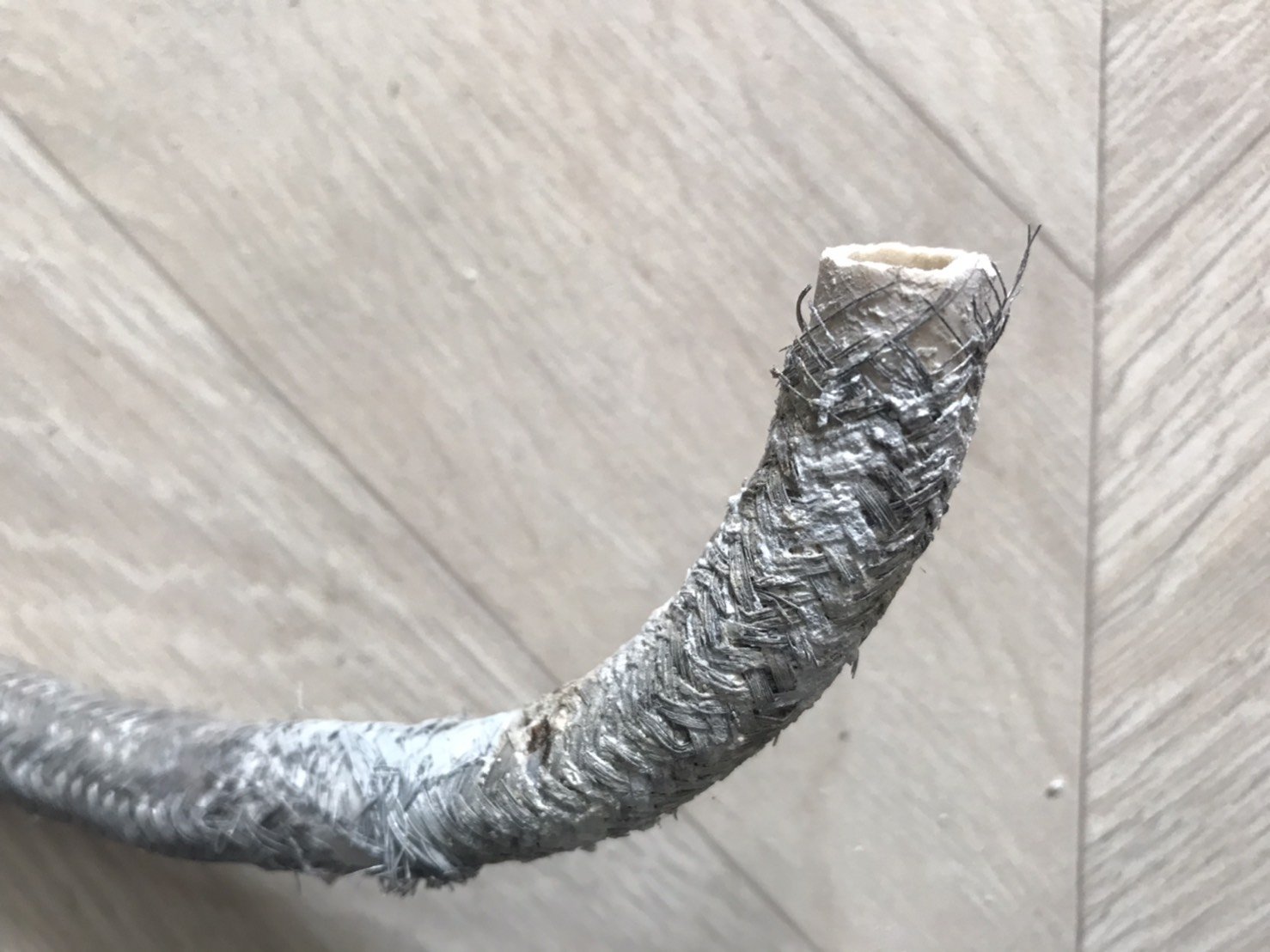 สายน้ำดี , สายน้ำดีใยแก้ว , สายน้ำดีสแตนเลส , สายน้ำดีรั่ว , การเปลี่ยนสายน้ำดี สายน้ำดี สายน้ำดีเสริมใยแก้ว และ สายน้ำดีสแตนเลสถัก