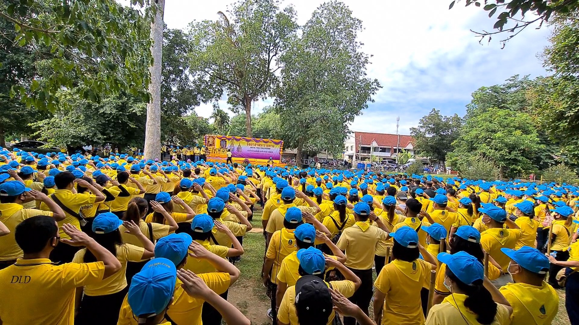 จิตอาสาชาวลำปางรวมพลังทำความสะอาดแม่น้ำวัง สร้างปณิธานความดี ทำดีเริ่มได้ที่ใจเรา เนื่องในวันคล้ายวันสวรรคต รัชกาลที่9