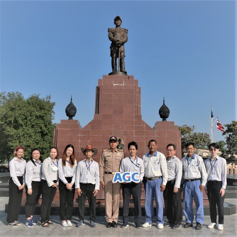 Volunteer to clean Phi Suea Samut Fort