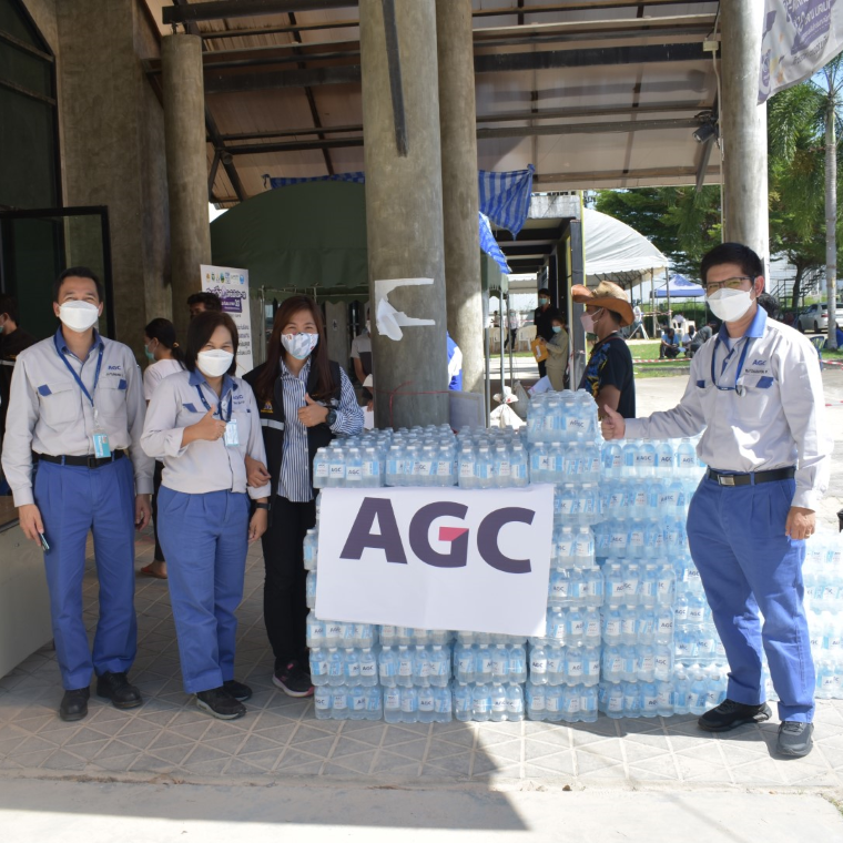 Rayong Factory Donate Drinking water to the vaccination center