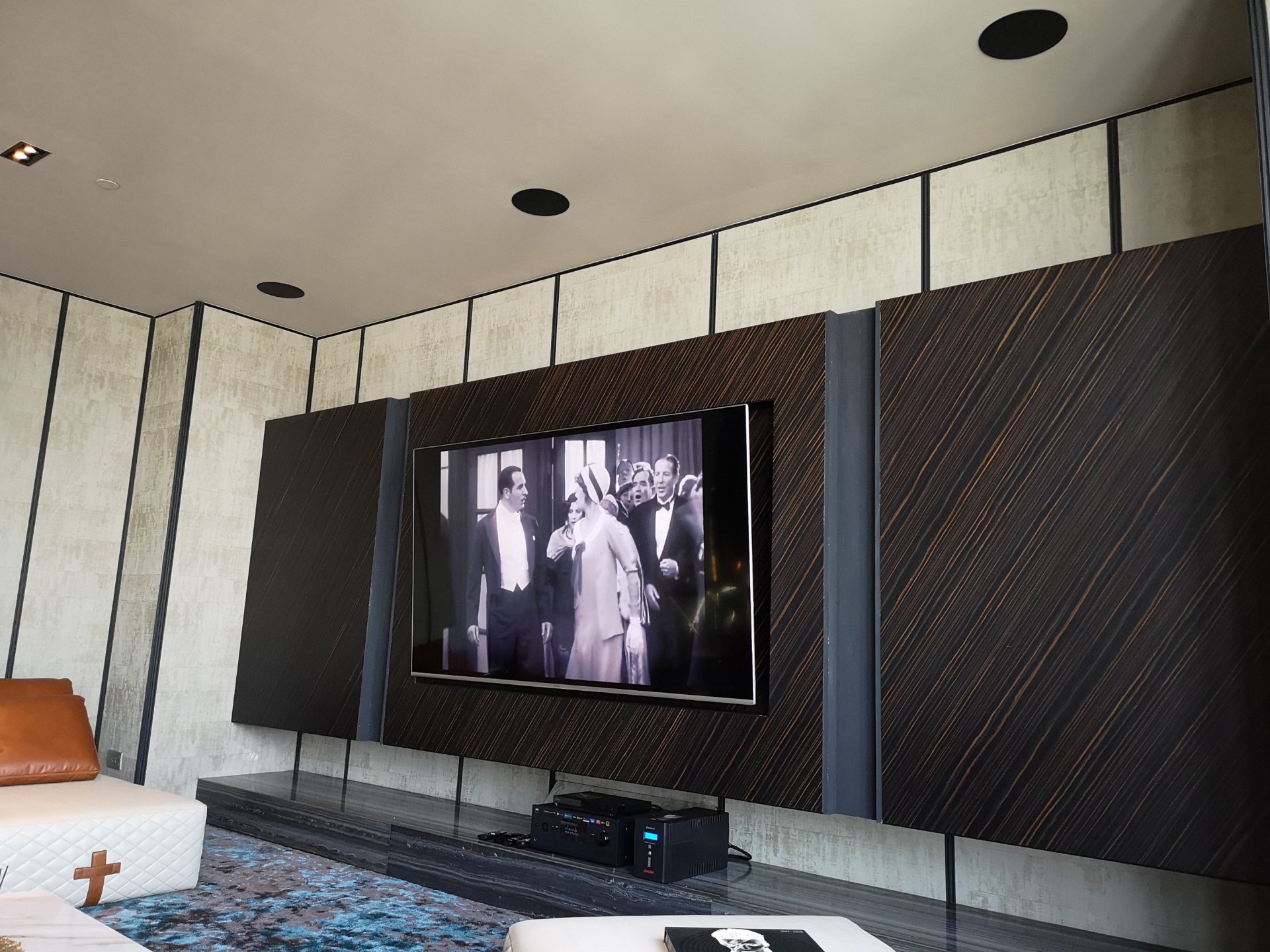 ANANDA ASHTON SILOM