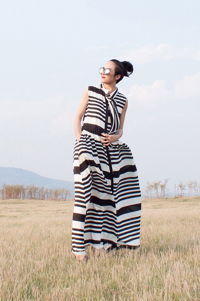 สตรีทแฟชั่น  B&W Stripes Maxi Shirt Dress by WLS