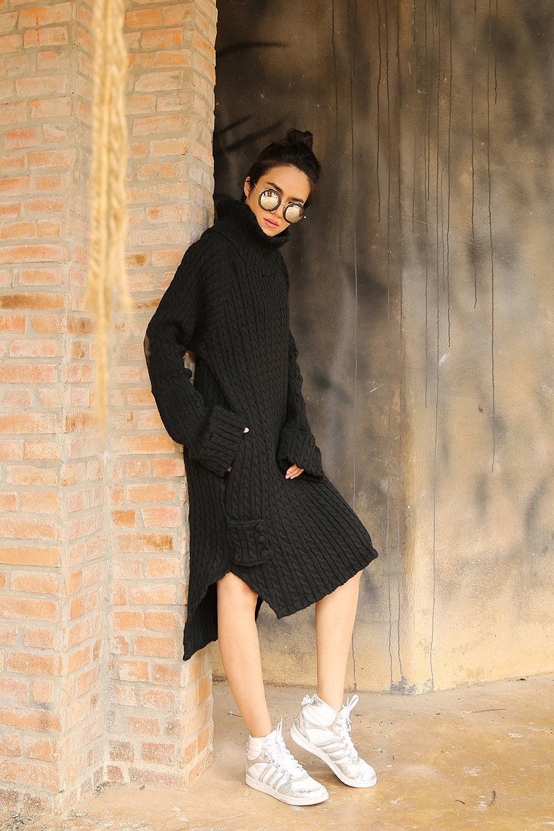 สตรีทแฟชั่น  Black Oversized Turtleneck Sweater Dress by WLS