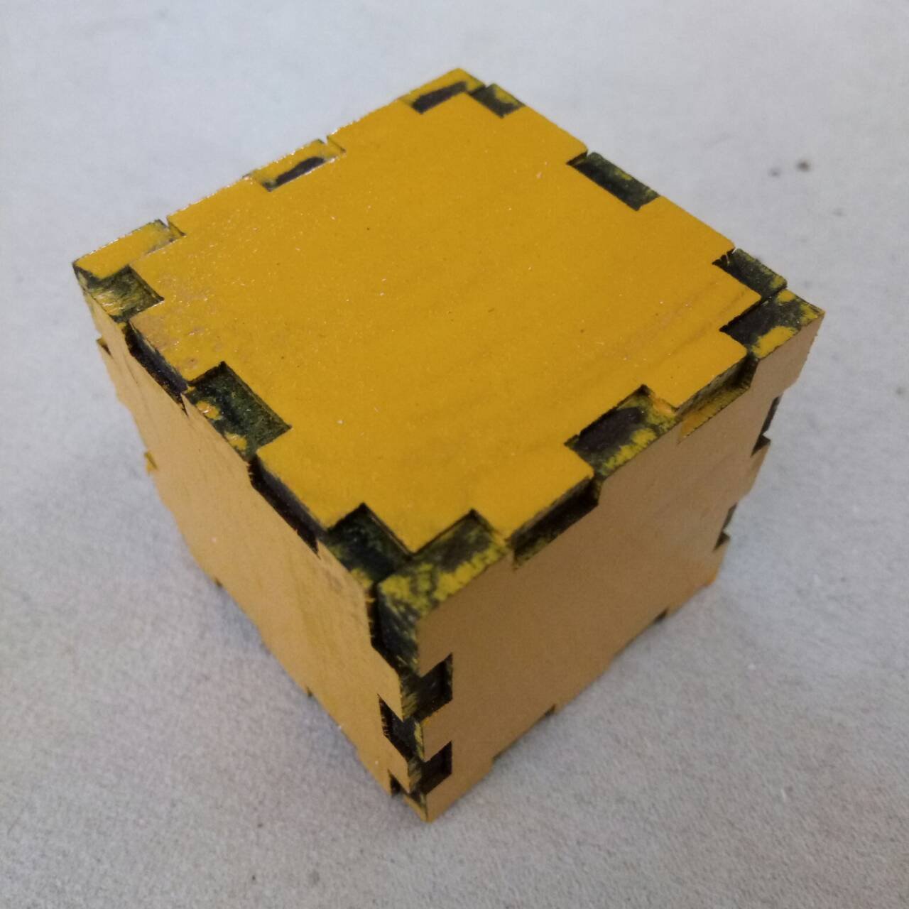 กล่องลูกบาศก์ไม้อัดยางพ่นสี ขนาด 4x4x4 cm มีให้เลือกหลายสี