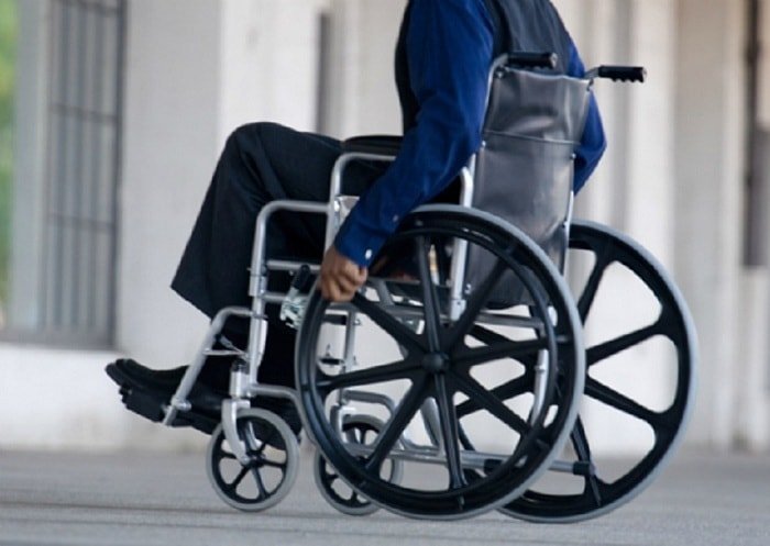 CÁCH NGỒI XE LĂN ĐÚNG TƯ THẾ VÀ AN TOÀN