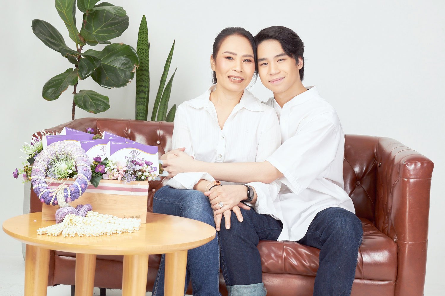 "แม่อ้วน-น้องแทน" แท็คทีม "ตี๋-ปาล์ม" มอบเรติเน่แทนใจ เพื่อเป็นของขวัญวันแม่