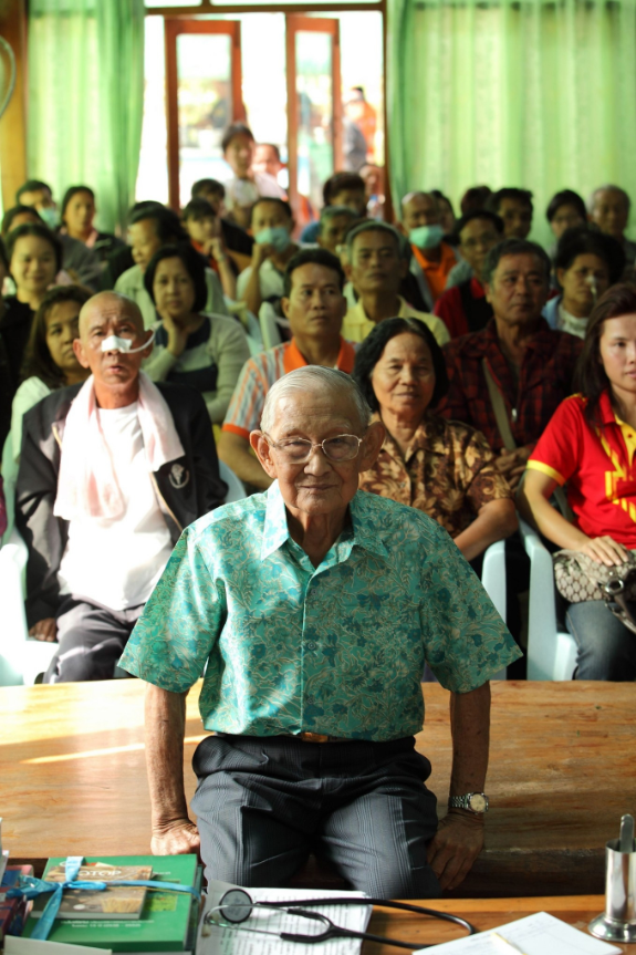 คุณหมอสมหมาย ทองประเสริฐ