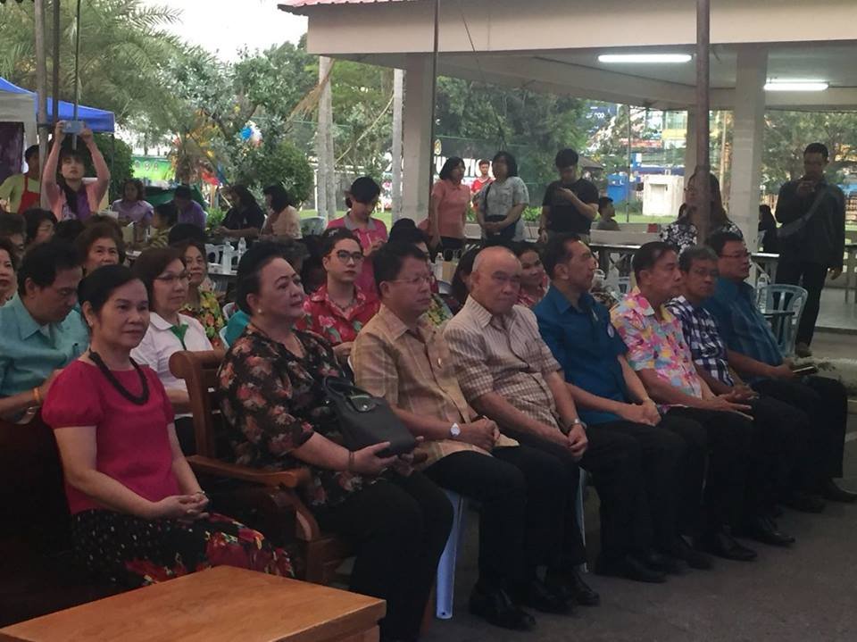 ร่วมพิธีเปิดงานงานขนมหวาน อาหารอร่อยและของดีเมืองแปดริ้ว 2561