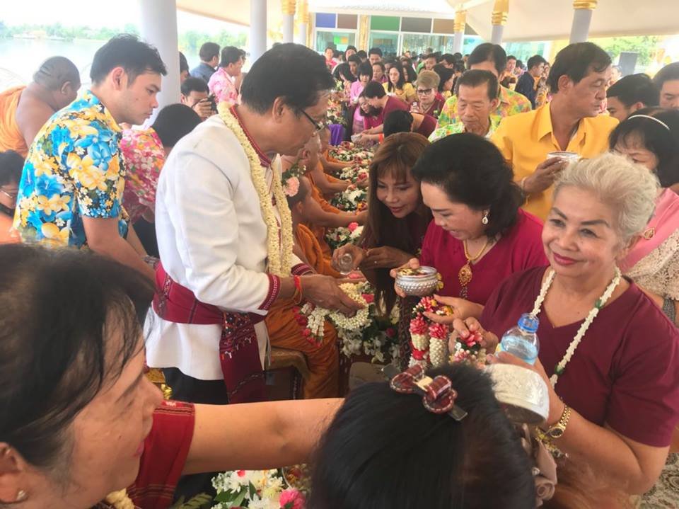 พิธีสรงน้ำพระและรดน้ำขอพรผู้ใหญ่เนื่องในวันสงกรานต์ ประจำปี 2561