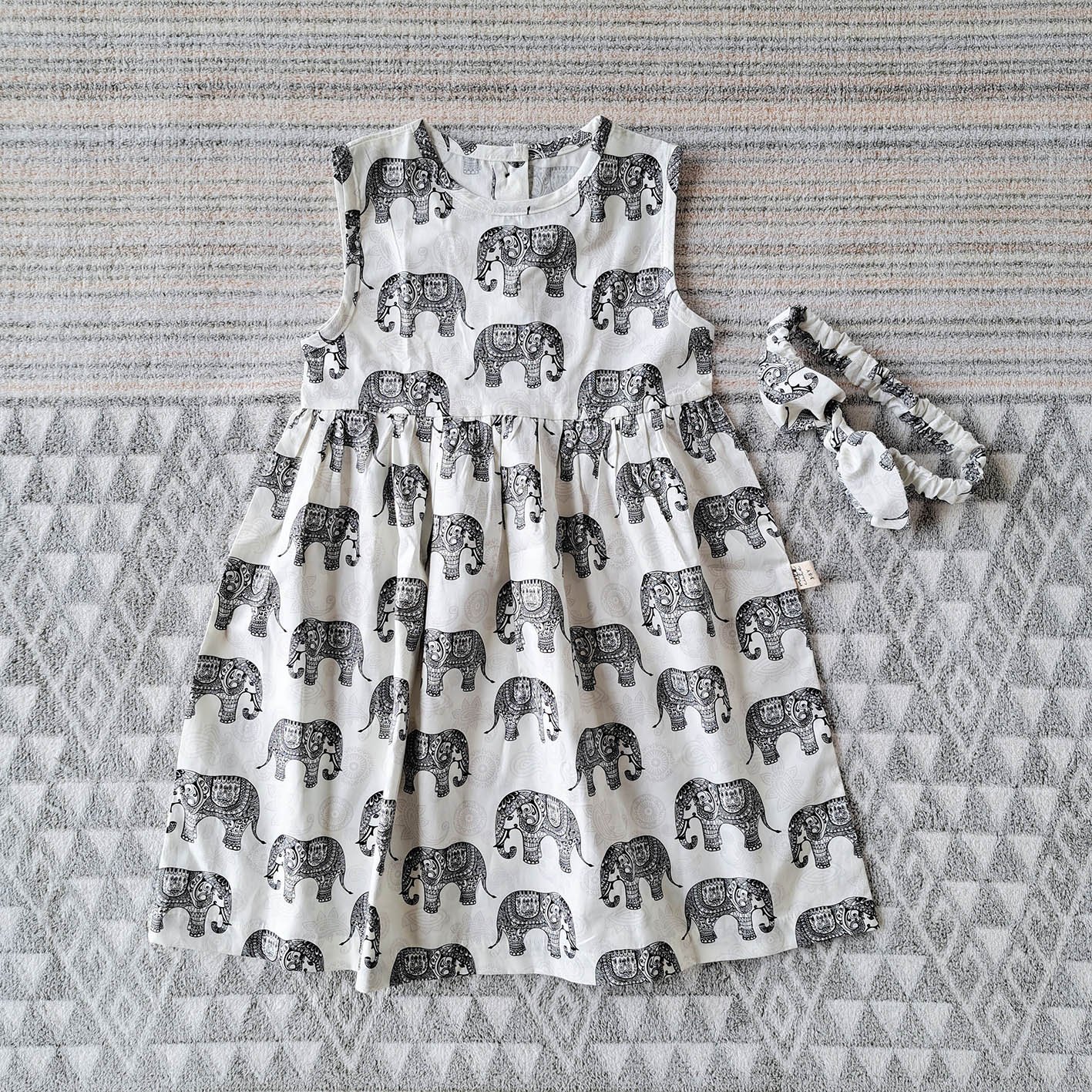 BUTTONS BACK DRESS THAI ELEPHANTS WHITE100% PRINTED COTTON*HEADBAND NOT INCLUDED