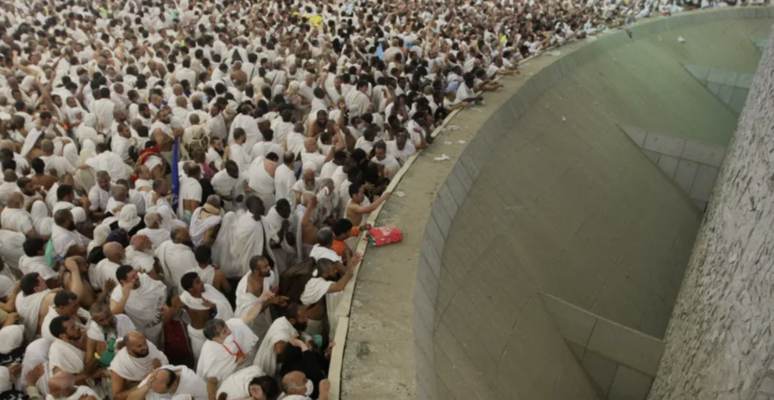 Melontar Jumrah: Ritus Penting dalam Ibadah Haji