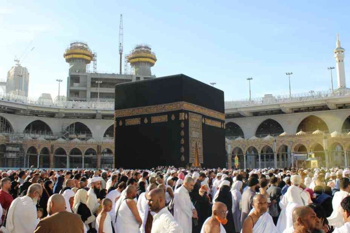 Jemaah melaksanakan ibadah umrah/haji