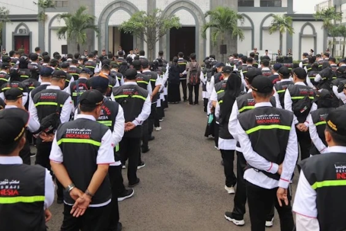 Petugas haji Indonesia sedang melakukan rapat sebelum berangkat ke Tanah Suci (Sumber: NU Online)