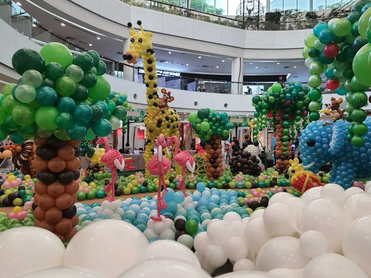 การตกแต่งลูกโป่งในศูนย์การค้า