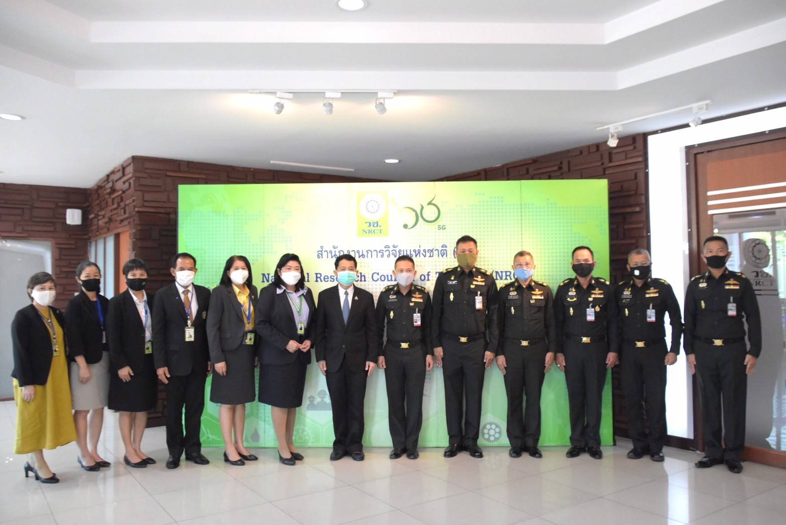 เจ้ากรมวิทยาศาสตร์และเทคโนโลยีกลาโหม (วท.กห.) และคณะเยี่ยมชมงาน วช.  เจ้ากรมวิทยาศาสตร์และเทคโนโลยีกลาโหม (วท.กห.) และคณะเยี่ยมชมงาน วช.