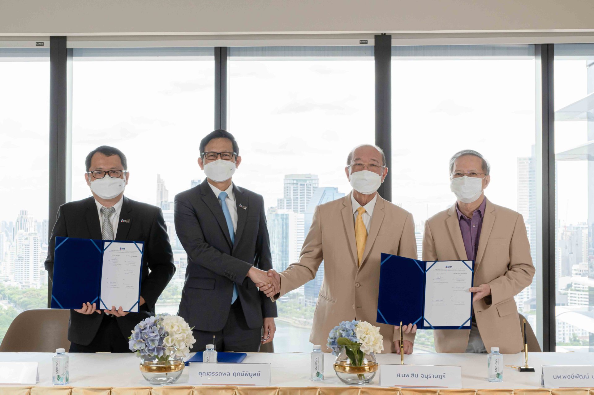 โรงพยาบาลเมดพาร์คและบริษัท ปตท. จำกัด (มหาชน) สร้างความร่วมมือการให้บริการทางการแพทย์ โรงพยาบาลเมดพาร์คและบริษัท ปตท. จำกัด (มหาชน) สร้างความร่วมมือการให้บริการทางการแพทย์