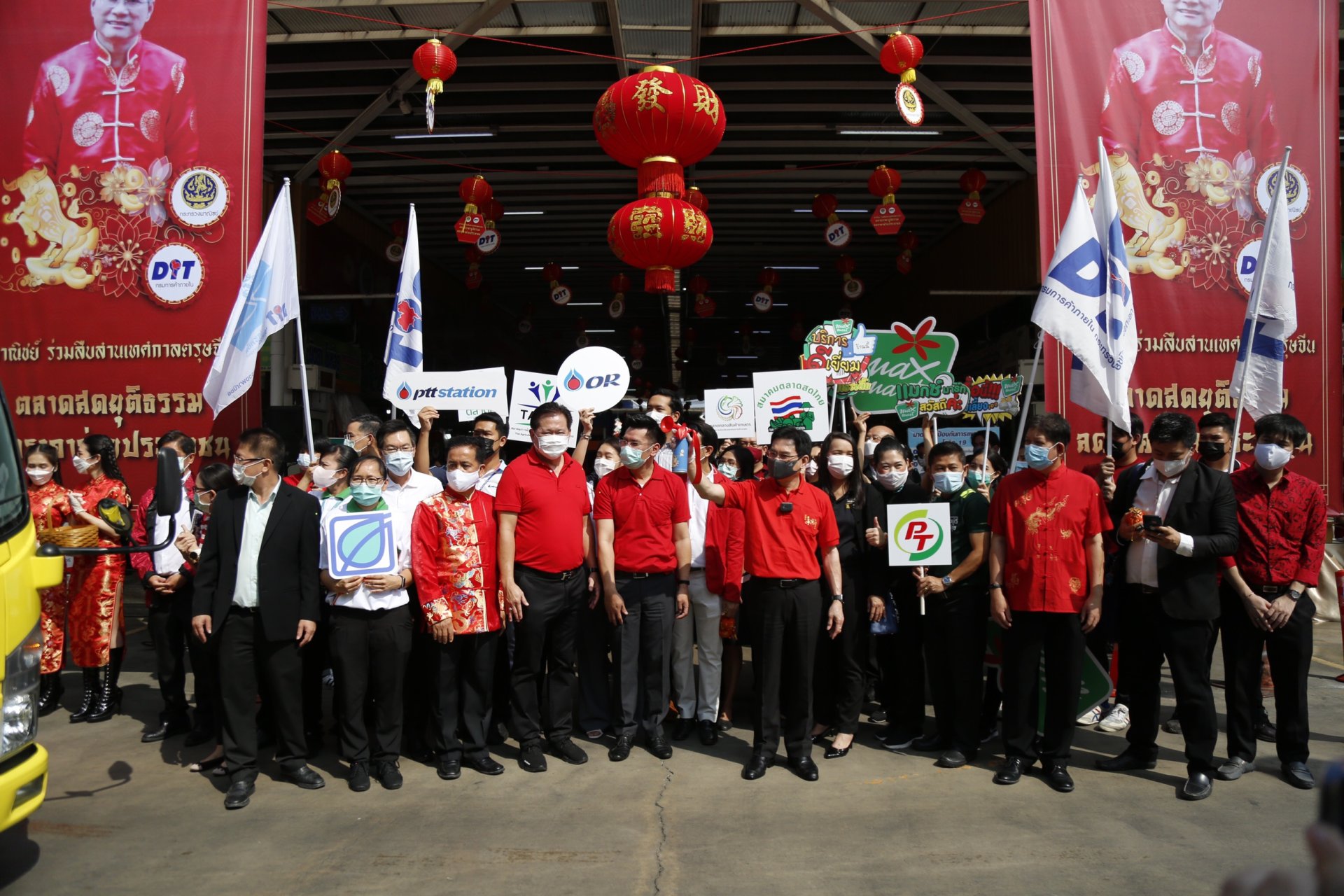 จุรินทร์ นำพาณิชย์ลดราคา! ช่วยประชาชน ตรุษจีน พร้อมตรวจราคาสินค้า ก่อนปล่อยคาราวานขายไข่ถูก และตั้งจุดหมูธงฟ้าราคาประหยัดทุกจังหวัด จุรินทร์ นำพาณิชย์ลดราคา! ช่วยประชาชน ตรุษจีน พร้อมตรวจราคาสินค้า ก่อนปล่อยคาราวานขายไข่ถูก และตั้งจุดหมูธงฟ้าราคาประหยัดทุกจังหวัด