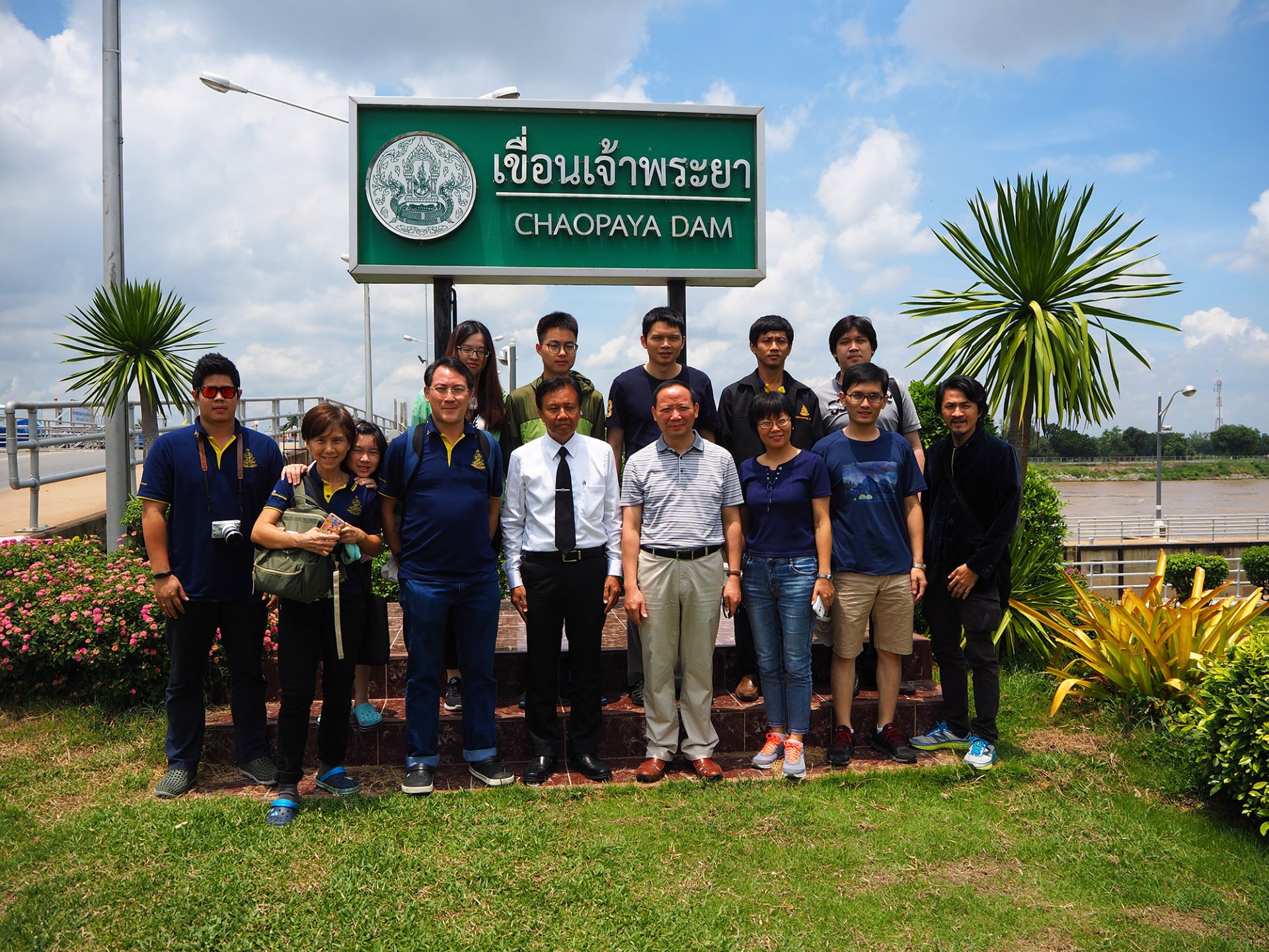 วช. หนุนนักวิจัย ม.รามคำแหง พัฒนา “โครงการการศึกษาเปรียบเทียบการเปลี่ยนแปลงกระบวนการทางอุทกวิทยาและฟลักซ์ ของลุ่มน้ำจิวหลง และลุ่มน้ำเจ้าพระยาภายใต้การเปลี่ยนแปลงภูมิอากาศ” หวังสร้างองค์ความรู้และฐานข้อมูลด้านการย่อส่วนแบบจำลองสภาพภูมิอากาศ เพื่อรับมือกับ วช. หนุนนักวิจัย ม.รามคำแหง พัฒนา “โครงการการศึกษาเปรียบเทียบการเปลี่ยนแปลงกระบวนการทางอุทกวิทยาและฟลักซ์ ของลุ่มน้ำจิวหลง และลุ่มน้ำเจ้าพระยาภายใต้การเปลี่ยนแปลงภูมิอากาศ” หวังสร้างองค์ความรู้และฐานข้อมูลด้านการย่อส่วนแบบจำลองสภาพภูมิอากาศ เพื่อรับมือกับ