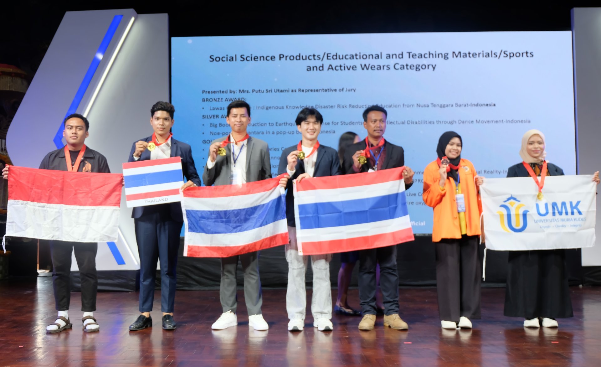 นักประดิษฐ์ไทยคว้ารางวัล The Best Business Performance Excellence Award จากงาน Indonesia Inventors Day 2023 ณ บาหลี สาธารณรัฐอินโดนีเซีย นักประดิษฐ์ไทยคว้ารางวัล The Best Business Performance Excellence Award จากงาน Indonesia Inventors Day 2023 ณ บาหลี สาธารณรัฐอินโดนีเซีย