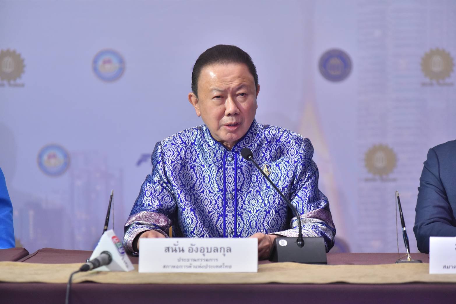 กกร.เตรียมส่งหนังสือถึงรัฐบาลชะลอขึ้นค่าไฟฟ้า  หวั่นผลกระทบภาคการผลิต บั่นทอนขีดความสามารถการแข่งขัน กกร.เตรียมส่งหนังสือถึงรัฐบาลชะลอขึ้นค่าไฟฟ้า  หวั่นผลกระทบภาคการผลิต บั่นทอนขีดความสามารถการแข่งขัน