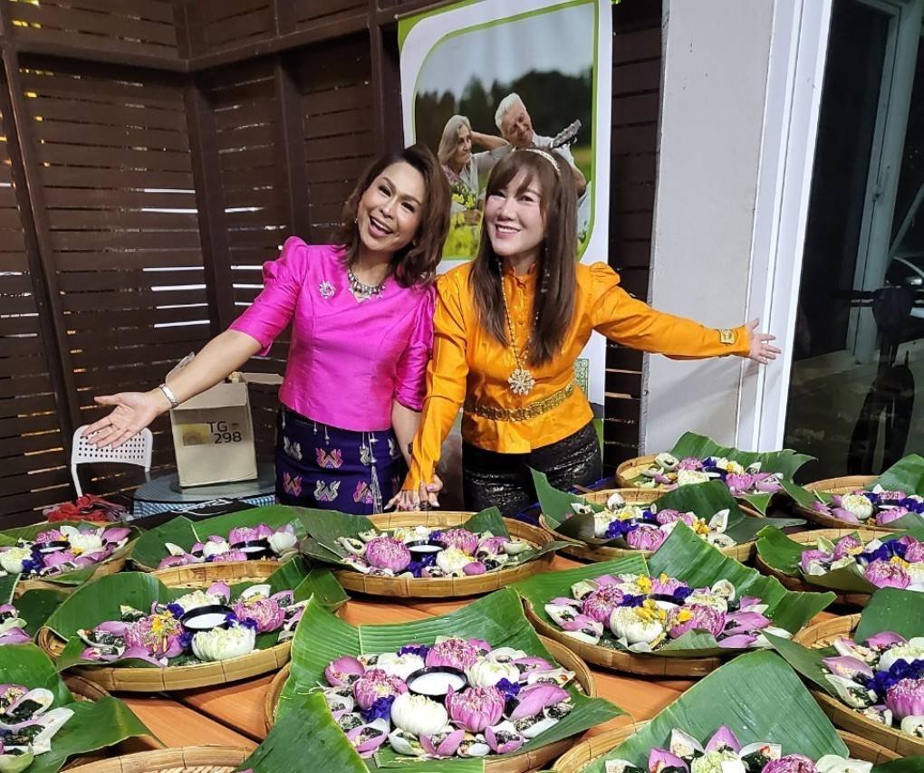 นุ่งผ้าซิ่น กิ๋นข้าวค่ำ ดื่มด่ำบรรยากาศพาแลง ณ เฮือนภูคำ ภูมิศาสตร์ ภูมิศิลป์ ภูมิแผ่นดิน  ภูคำ 3 มรดกโลก ซอร์ฟพาวเวอร์ต้นแบบภาคอีสาน