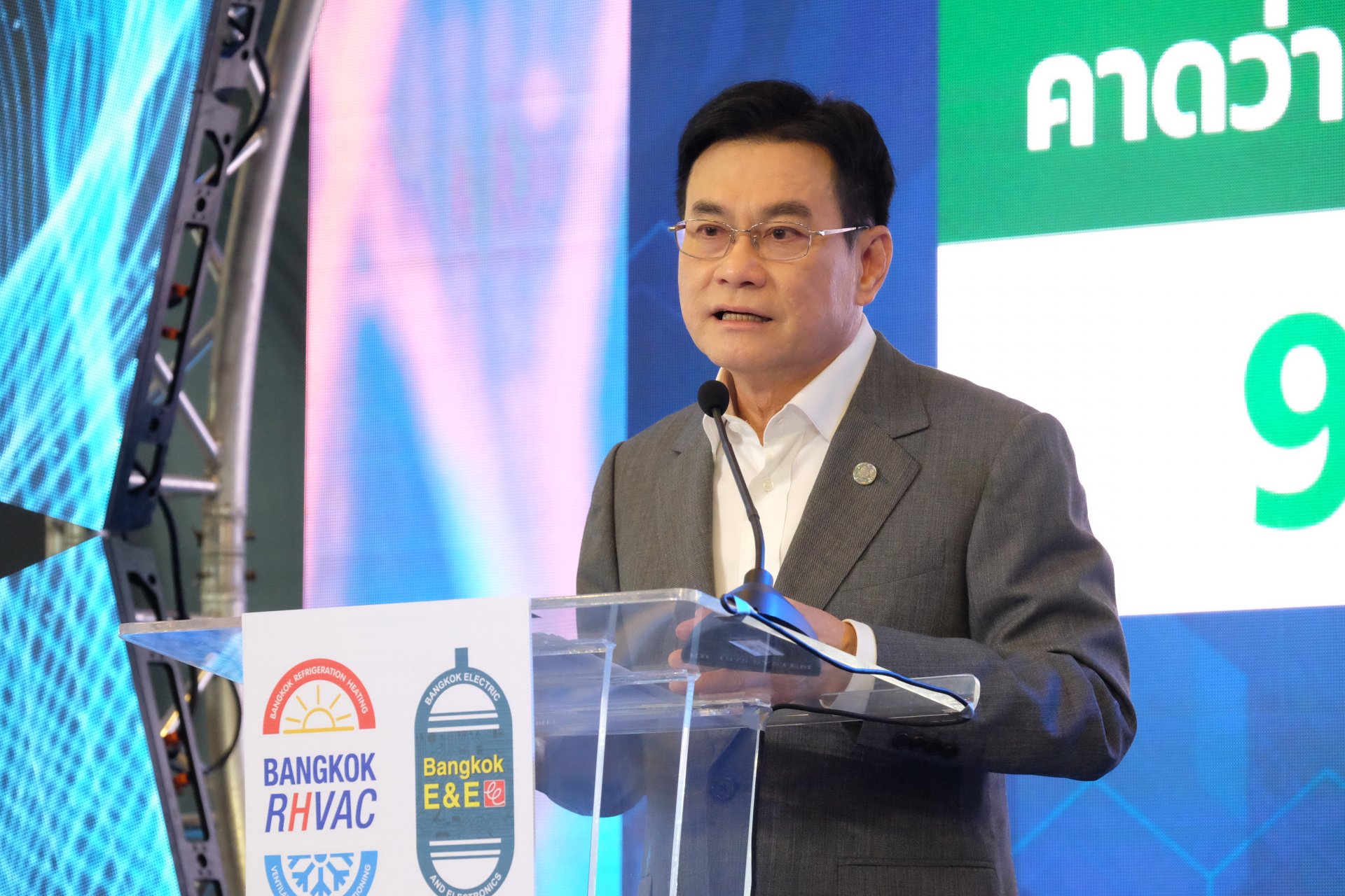 ต่างชาติแห่ซื้อ!! “จุรินทร์” เปิด Bangkok RHVAC 2022 และ Bangkok E&E 2022 "ขายแอร์-เครื่องใช้ไฟฟ้าไทย" 3 วันได้แล้วกว่า 8,500 ล้าน คนแน่นไบเทคบางนา