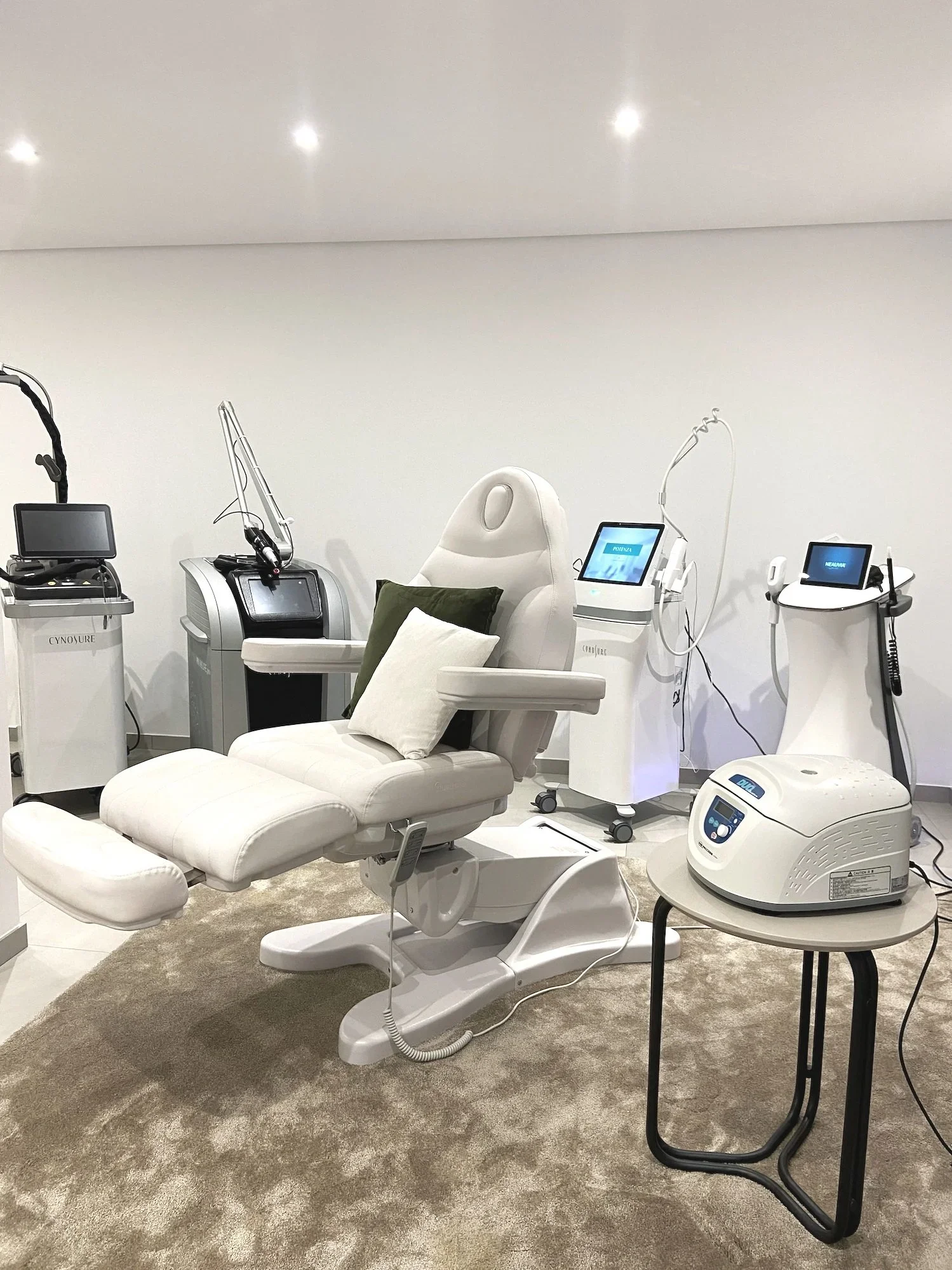 คลินิกต้องมีประกันอะไร