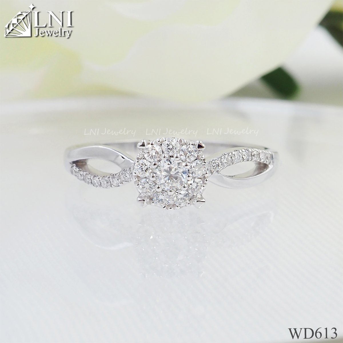 WD613 Halo Diamond Ring