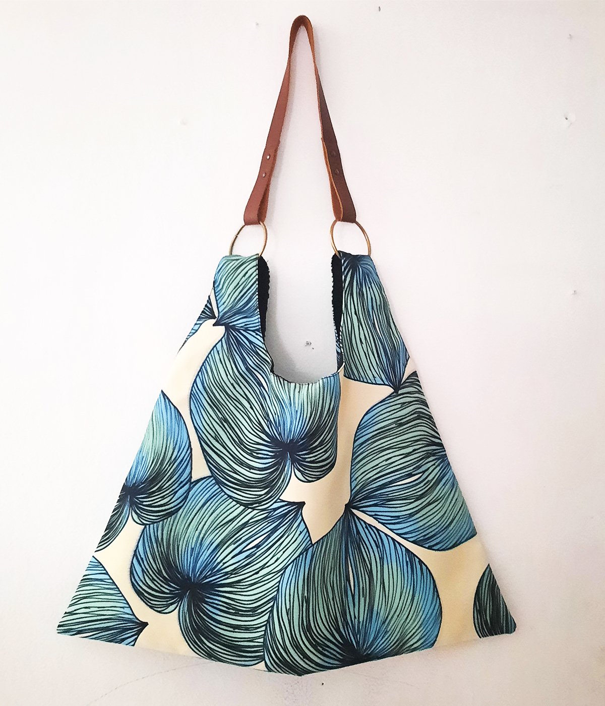 Triangle Bag / Tote Bag / Triangle Bag / Leaves printed bag