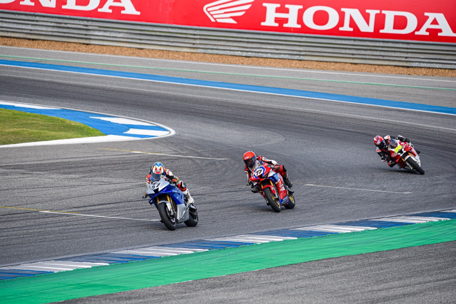 เร็วในสนามอย่างปลอดภัย! ฮอนด้าบิ๊กไบค์ ยกระดับทักษะนักขี่ไทย ผ่าน Track Xperience & CBR Trophy 2026 สร้างคอมมูนิตี้บิ๊กไบค์คุณภาพ