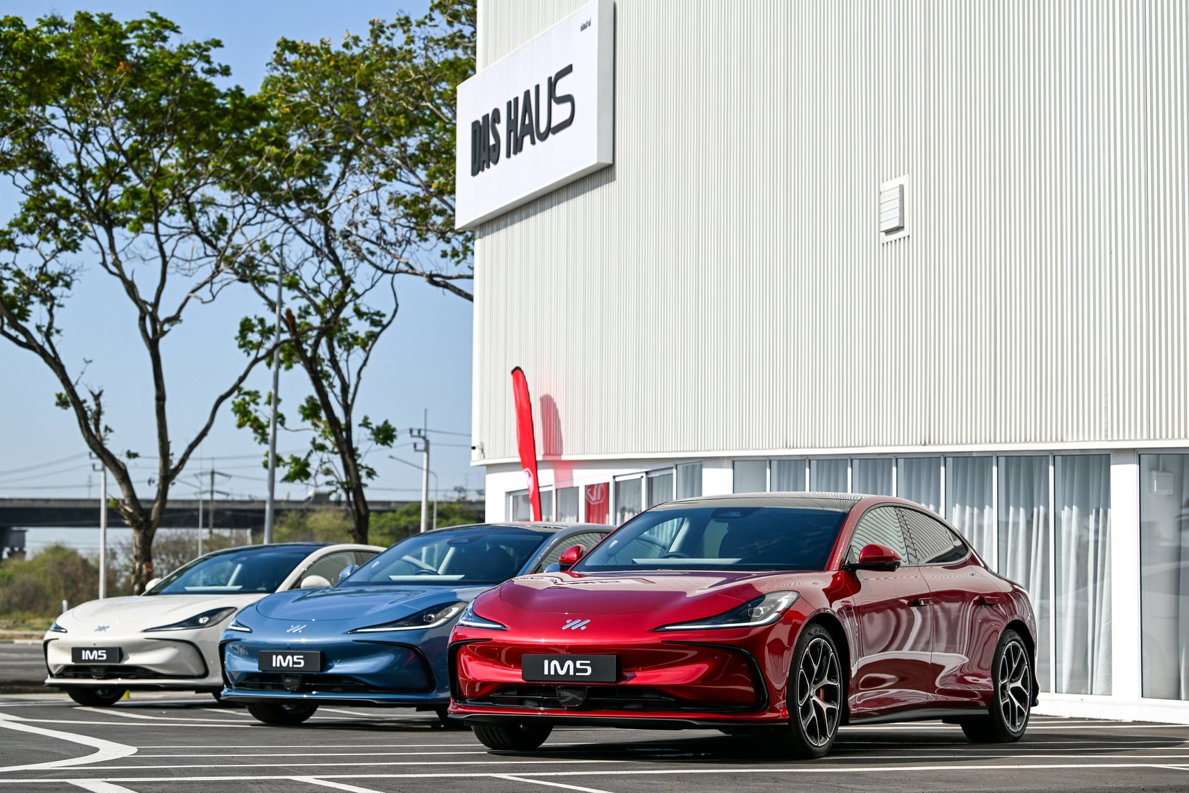 MG IM5 ยนตรกรรมไฟฟ้าระดับพรีเมียมที่เข้ามาเติมเต็มกลุ่มผลิตภัณฑ์อีวีพรีเมียมของ เอ็มจี อย่างสมบูรณ์แบบ