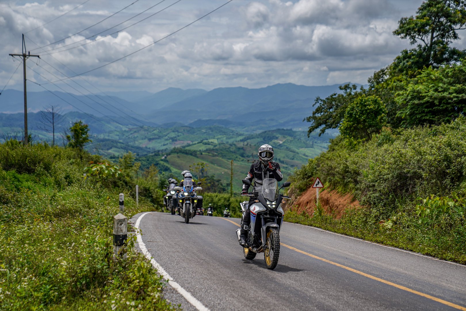 ฮอนด้าบิ๊กไบค์ พานักบิดสายลุยขี่ข้ ามพรมแดนไทย-ลาว  ในกิจกรรม XVENTURE : Beyond the Frontier ฮอนด้าบิ๊กไบค์ พานักบิดสายลุยขี่ข้ ามพรมแดนไทย-ลาว  ในกิจกรรม XVENTURE : Beyond the Frontier