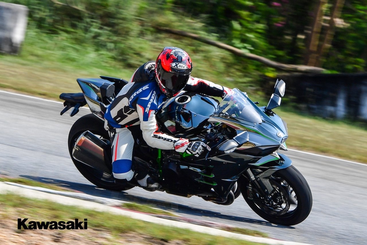Kawasaki Superchrager Test Riding  Review ฟิลลิ่งการขับขี่ในรูปแบบสนาม 