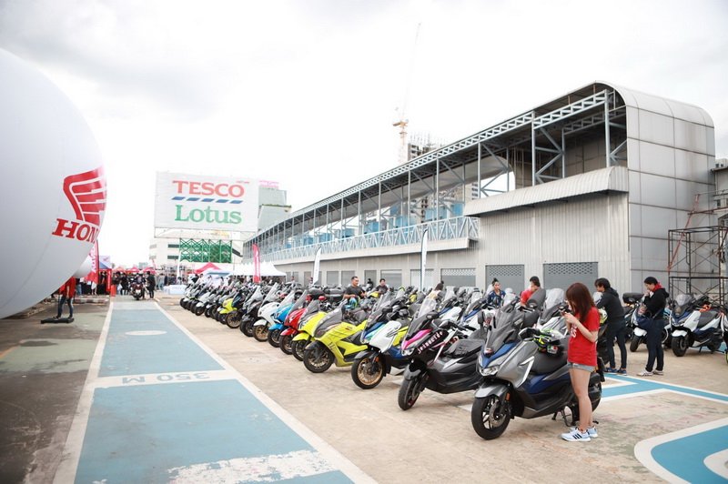 เอ.พี.ฮอนด้า เปิดประสบการณ์เหนือระดับ จัดปาร์ตี้รวมพลคน“ฟอร์ซ่า”ครั้งใหญ่  เพื่อฉลองการก้าวเข้าสู่ปีที่ 7 ของ Honda Forza รถพรีเมียมสกู๊ตเตอร์ที่ ครองใจไบค์เกอร์สายหรูมายาวนาน เอ.พี.ฮอนด้า เปิดประสบการณ์เหนือระดับ จัดปาร์ตี้รวมพลคน“ฟอร์ซ่า”ครั้งใหญ่  เพื่อฉลองการก้าวเข้าสู่ปีที่ 7 ของ Honda Forza รถพรีเมียมสกู๊ตเตอร์ที่ ครองใจไบค์เกอร์สายหรูมายาวนาน