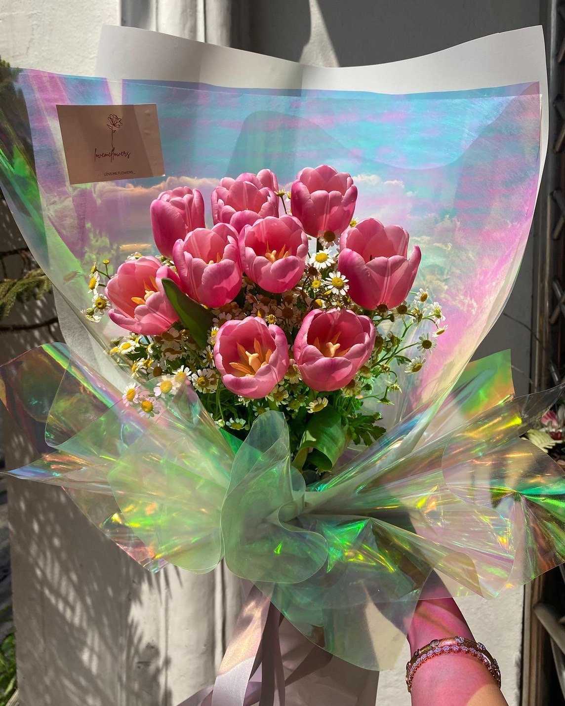 10 Pink Tulips with Daisies