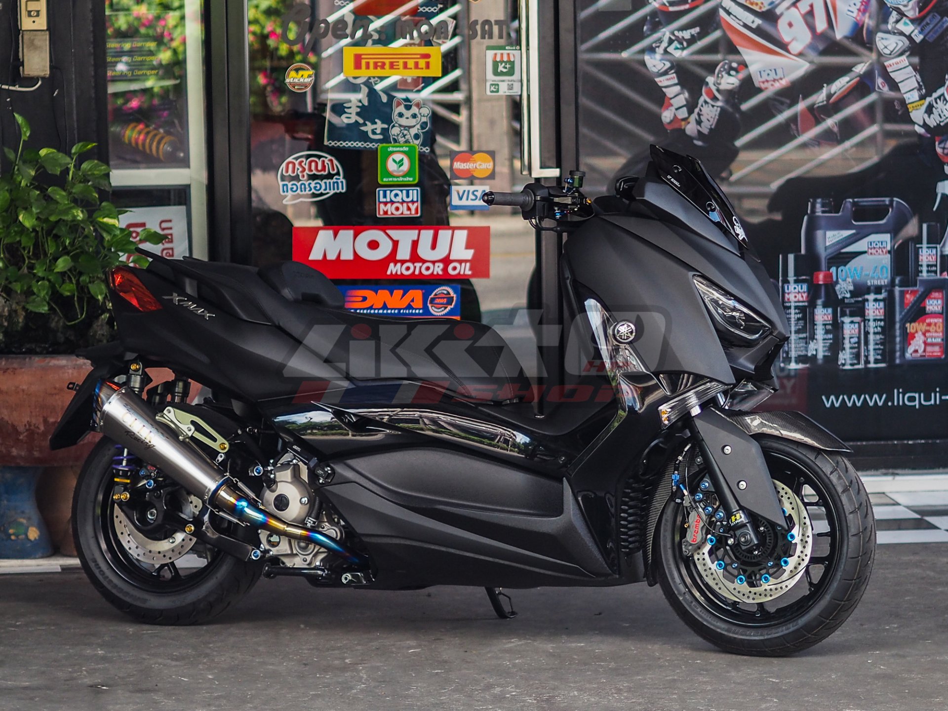 XMAX MATT BLACK
