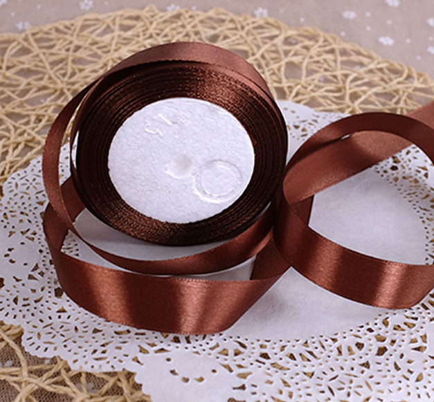 ริบบินผ้าซาติน โบว์ผูกของขวัญ กล่องขนม เค้ก คุกกี้ เบเกอรี่ DIY Ribbon ขนาด 2 cm สีน้ำตาลเข้ม ม้วนละ 25 หลา