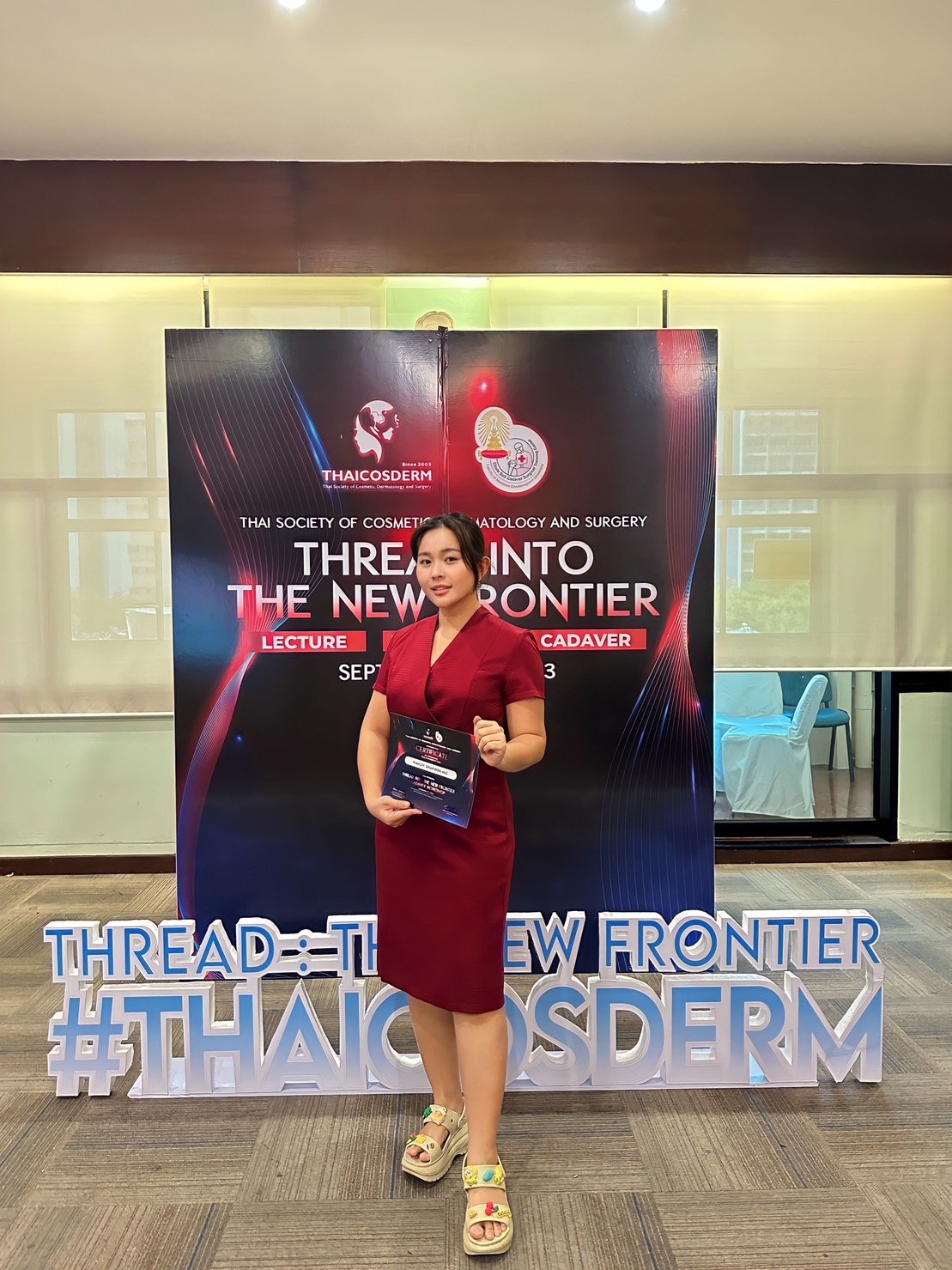 คุณหมอปิ่ณพลอย เข้าร่วมงานประชุมวิชาการในหัวข้อ " THREAD INTO THE NEW FRONTIER 2023 "
